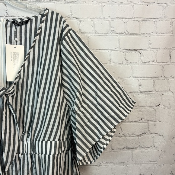 BloomChic Gray & White Striped Knot Front Romper Plus Size 3X - Picture 3 of 6